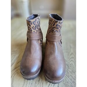 VERY VOLATILE Womens Size 7 Brown Leather Zip Buckle Ankle Booties Cheetah New